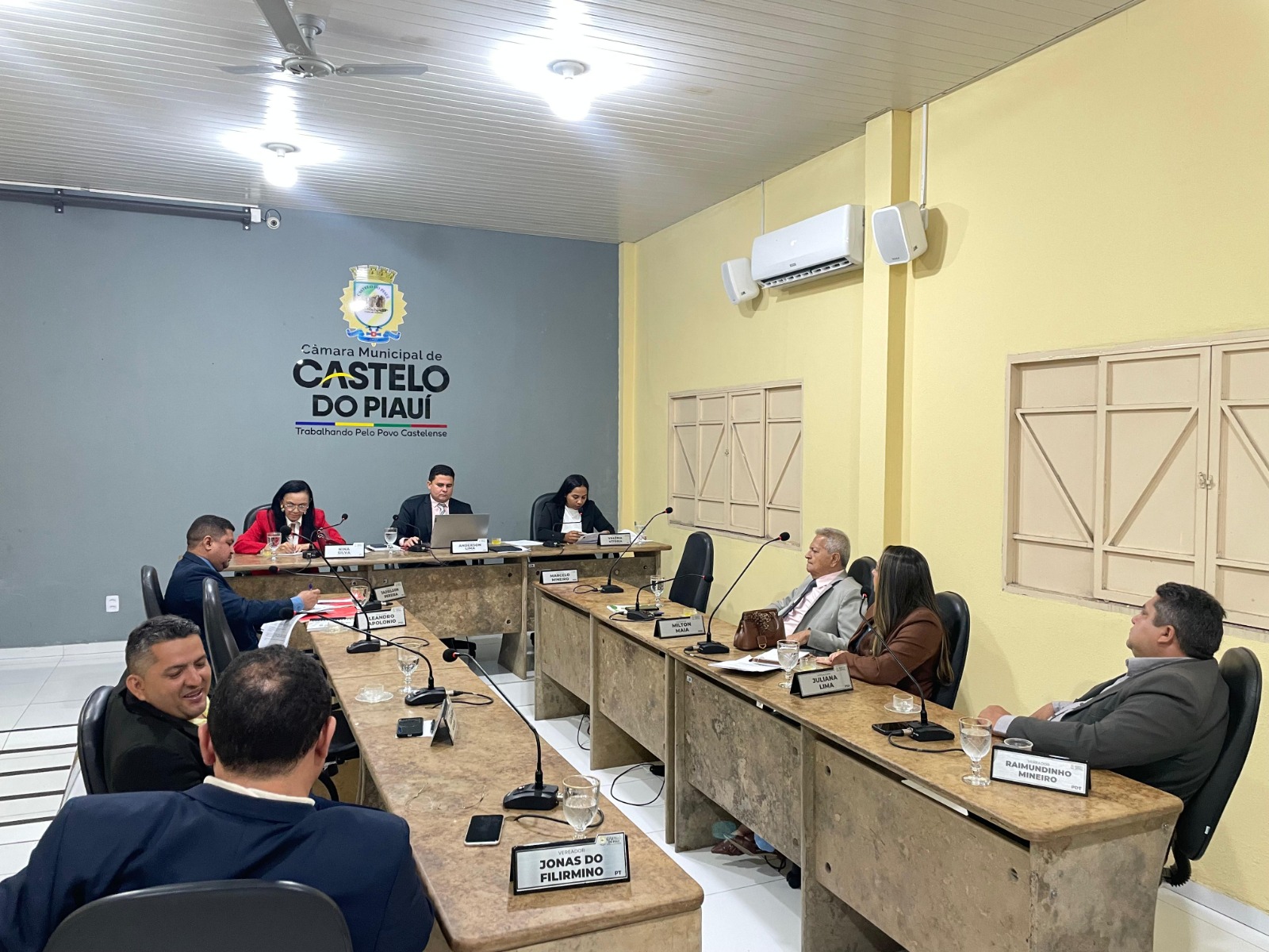 Primeira sessão de dezembro. Confira os novos projetos que entraram para votação.